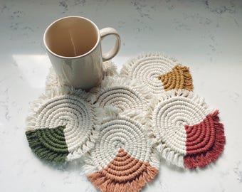 Spiralformade makraméunderlägg/ Boho-underlägg/ Blandade färger underlägg/ Höstunderlägg/ Julunderlägg/ Present till henne/ Lärarpresent/ Hempresent