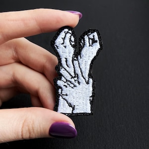 Kinky patch gekruiste handen, geborduurde kinky patch, patches voor volwassenen, leuke patch voor volwassenen, sexy patch, fetisjpatch, patch 18+