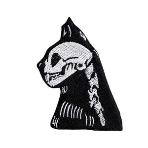 Skeleton Cat Embroidered Patch: Gothic Halloween Applique