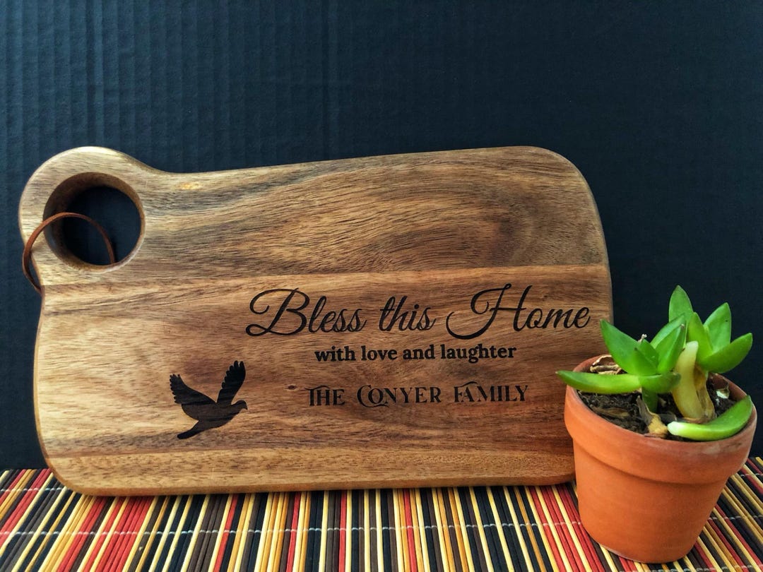Personalized Acacia Wood Cutting Board – Engraved Family Name ...