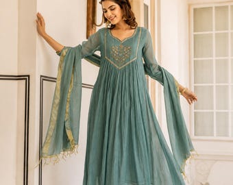 Haftowany komplet Anarkali, spodnie Kurta Dupatta z kwiatowym wzorem, świąteczny strój ślubny