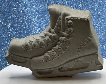 Ice Skates Garden Art measures 3 x 3"