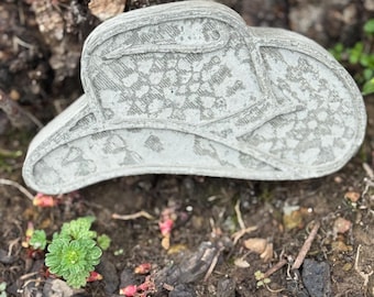 COWBOY HAT Garden Art measures 5 x 3"