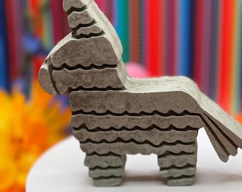 Piñata Garden Art measures 5 x 5"