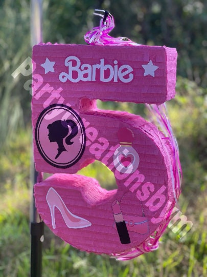 Piñata número 5 con temática Barbie