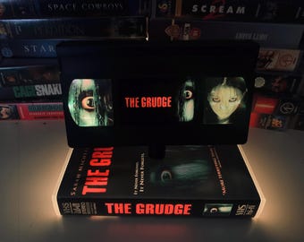 Lámpara VHS The Crudge: luz nocturna de película de terror retro