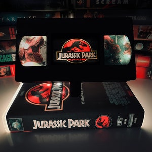 Lampe VHS Jurassic Park, lampe de table de film VHS, bandes des années 80 et 90, lampe de table veilleuse, cadeau incroyable pour tout cinéphile