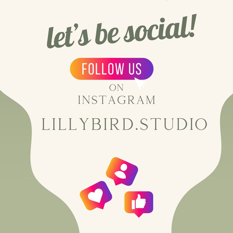 Puede incluir: Gr&aacute;fico color crema con el texto "let's be social!" en verde oscuro. Un bot&oacute;n degradado dice "FOLLOW US" en Instagram. Debajo est&aacute; "LILLYBIRD.STUDIO" e iconos de redes sociales para me gusta, comentarios y seguidores.