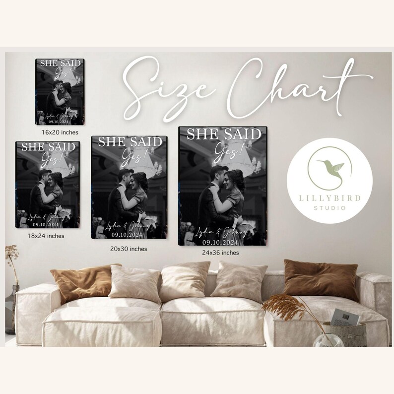 Puede incluir: Un cuadro de tallas muestra cuatro impresiones en blanco y negro enmarcadas con el texto "SHE SAID Yes!" y la fecha 09.10.2024. Las impresiones est&aacute;n etiquetadas con los tama&ntilde;os: 40.6x50.8 cm, 45.7x61 cm, 50.8x76.2 cm y 61x91.4 cm. Tambi&eacute;n se ve un logotipo de Lillybird Studio.