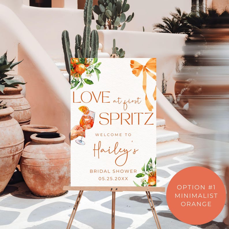 Puede incluir: Un letrero de bienvenida para una despedida de soltera, sobre un caballete. El letrero dice "LOVE at first SPRITZ" con el nombre "Hailey's" y la fecha "05.25.20XX". El dise&ntilde;o incluye detalles en naranja y una ilustraci&oacute;n de c&oacute;ctel.