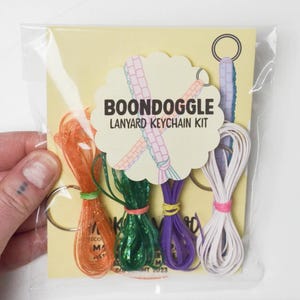 Kit de porte-clés lanière Boondogle avec laçage en plastique