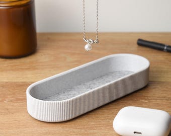 Minimalist Necklace Organiser | MEDIUM | 3D Printed to Order | Felt Inlay | Marbled Grey