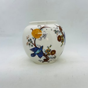 SADLER England Vase, birds and chrysanthemum