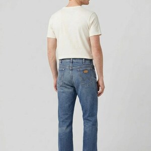 Vintage Straight Wrangler Jeans in Blue size W36 / L26 image 2