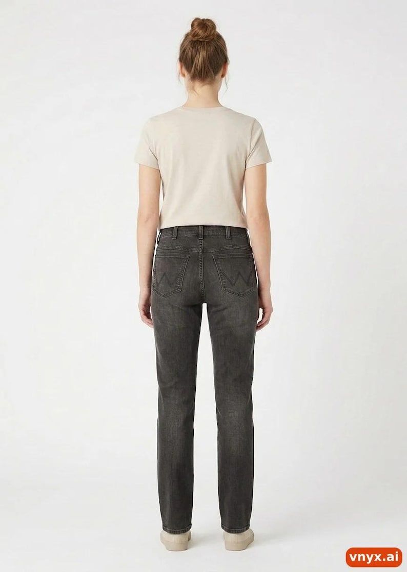 Relaxed Wrangler Jeans in Black size W30/L33 image 2