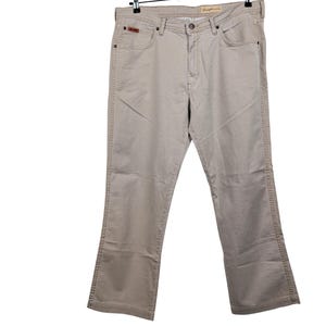 Straight Wrangler Jeans in Beige size XXL image 3