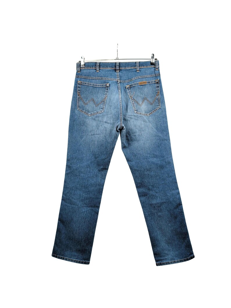 Gerade geschnittene Wrangler Jeans in Blau Normalgröße W34 Bild 4