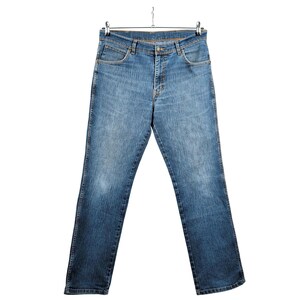 Gerade geschnittene Wrangler Jeans in Blau Normalgröße W34 Bild 3