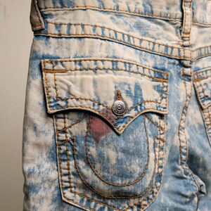 True Religion Acid Wash Shorts in Blue size W36 bild 7