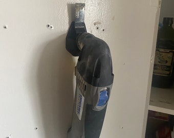 3D Printed Vibrating Multitool Wall Mount in Vibrant Colors - Space-Saving and Sturdy DIY Organizer