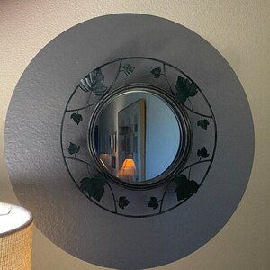 Circle decal measures 23&quot; in diameter, wall declas,