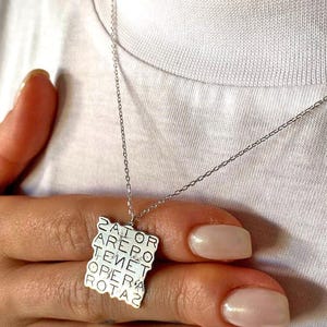 Collar cuadrado SATOR de plata de ley: colgante alquímico de buena suerte.