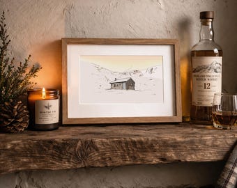 Hutchison Memorial Hut Print – rysunek chaty górskiej w Cairngorms w Szkocji