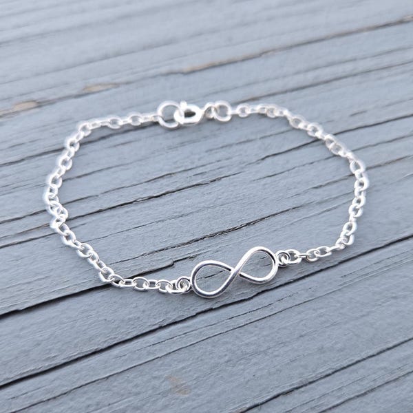 Bracciale Infinito. Argento Sterling. Regali per lei, anniversario, compleanno, damigelle d'onore, regalo per la mamma. Regalo per la moglie.