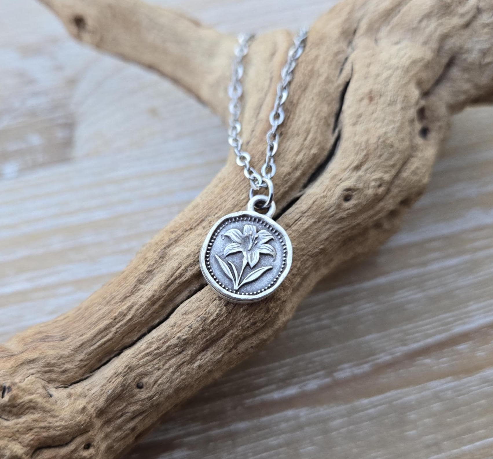 Etsy 百合の花 ネックレス ユリモチーフネックレス 品番 IGAW0000669 