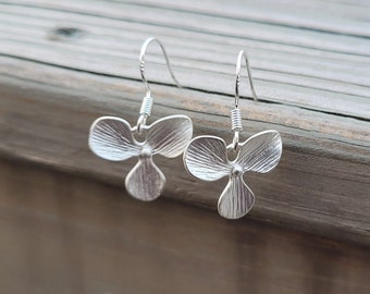 Trillium Earrings. Gifts For Her, Anniversary, Birthday, Bridesmaids, Gift For Mom, Gifts For Women. Trillium Flower Earrings