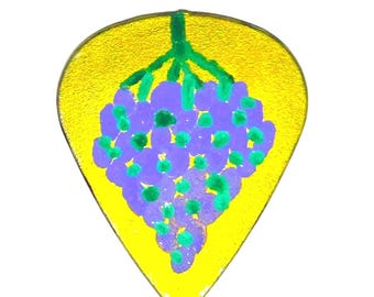 Bunch of grapes guitar pick