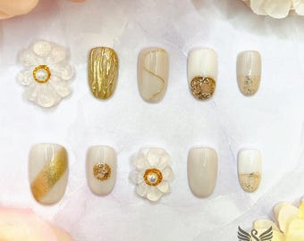 Eupone Daisy Flower Press On Nails by SMILINGSTYLE | Luxury Fake Nails | Reusable Nails | Handmade Nails