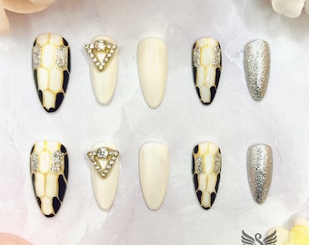 Snake Gills Press On Nails by SMILINGSTYLE | Luxury Fake Nails | Reusable Nails | Handmade Nails