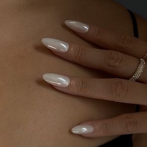30pcs Glazed Pearl Almond Press On Nails • Hailey Bieber Glazed Donut • Bridal Wedding Nails • Summer Nails • Fake Nails • Chrome Press Ons