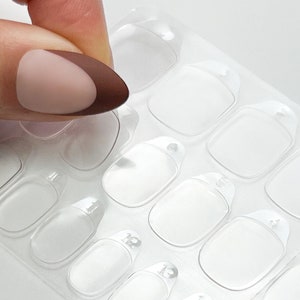 30 pcs Adhesive Tabs for Press On Nails • Ultra Hold False Nails Adhesive Glue Tabs for Fingers • Jelly Tabs for Fake Nails • Double-sided