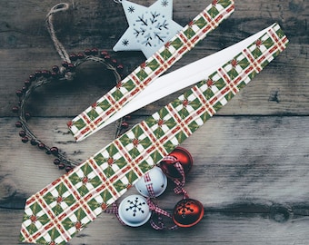Holly Plaid Pattern | Christmas Green Red Holiday Necktie