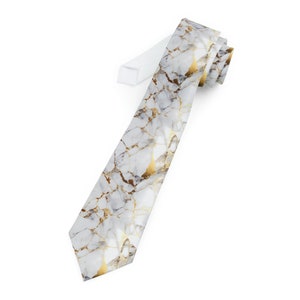 Majestad del mármol: corbata sofisticada en blanco y dorado