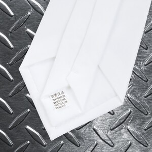 Cravatta con motivo a codice matrice / Cravatta binaria tecnologica immagine 3