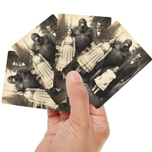 Naipes de la familia Bigfoot del siglo XIX, foto divertida, cartas de póquer, cartas de póquer Sasquatch, regalo para los amantes de Bigfoot Sasquatch, divertidas cartas de Bigfoot