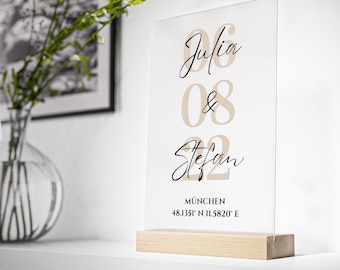 Liebes Datum, Namen und Koordinaten - Perfektes Geschenk für Paare und Hochzeiten - Acrylglas mit Holzstand