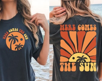Aquí viene el sol SVG PNG, Archivos de corte de verano para Cricut, Verano Svg, Sol Svg, Playa Svg, Letras onduladas Svg, Archivos de corte Cricut, Cricut Svg