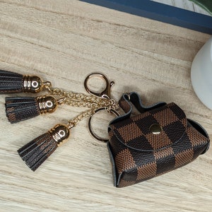 Louis VUITTON MONOGRAM KEY CHARM LANYARD STRAP COIN PURSE AIR PODS KEY  HOLDER