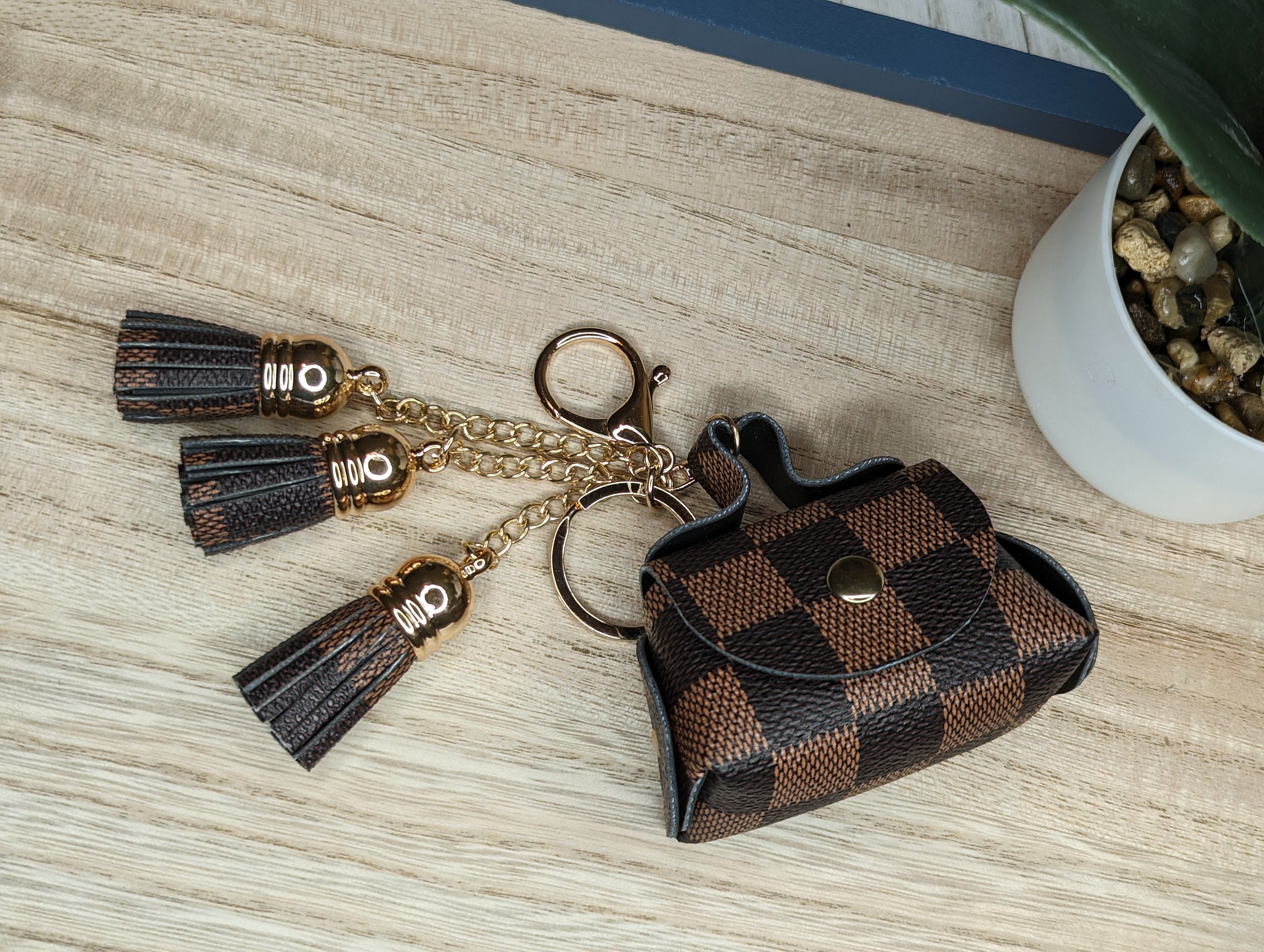 lv key pouch with keys