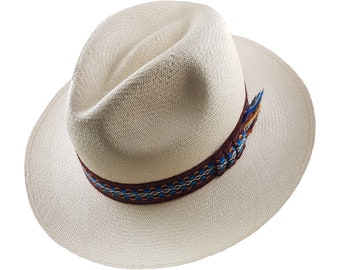 Auténtico sombrero Montecristi tejido a mano, hecho en Ecuador.