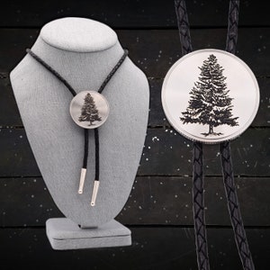 Bolo-stropdas met gegraveerde boom ~ groenblijvende dennenboom buiten hippie vuren cowboy bola-stropdas | Cadeau | Bruiloft | Formele kleding