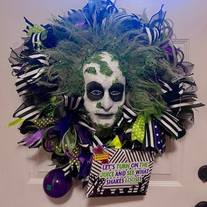 Lifelike Beetlejuice-Inspired Wreath image 3