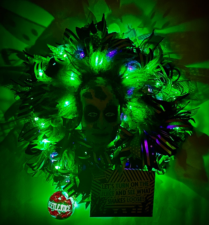 Lifelike Beetlejuice-Inspired Wreath image 2