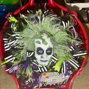 Lifelike Beetlejuice-Inspired Wreath image 4