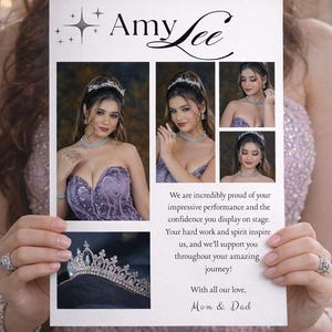 以下が含まれることがあります： 「Amy Lee」の名前と、紫色のドレスとティアラを着けた女性の写真が複数掲載されたパーソナライズされたカード。「Mom & Dad」からのメッセージも含まれています。