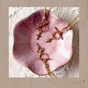De Grace-ketting | Gouden paperclipketting – kapittelsluiting, kruis, ster, strikhanger